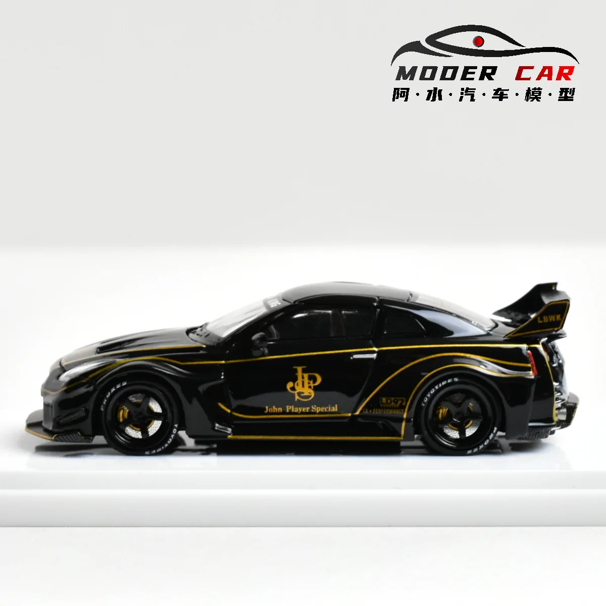Литая под давлением модель автомобиля Demon King 1:64 для взрослых Hobby GTR R35 RR
Литая под давлением модель автомобиля Demon King 1:64 для взрослых Hobby GTR R35 RR