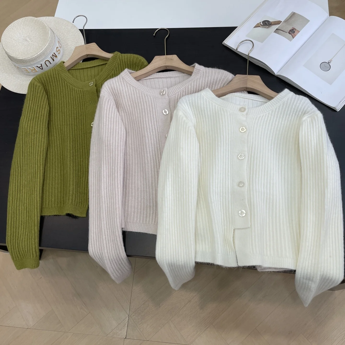 Faionable Single-Button Open Cardigan Sweater Women's Loose Slimming Color Top Sweet Sle Autumn Winter New Arrival
Faionable Single-Button Open Cardigan Sweater Women's Loose Slimming Color Top Sweet Sle Autumn Winter New Arrival