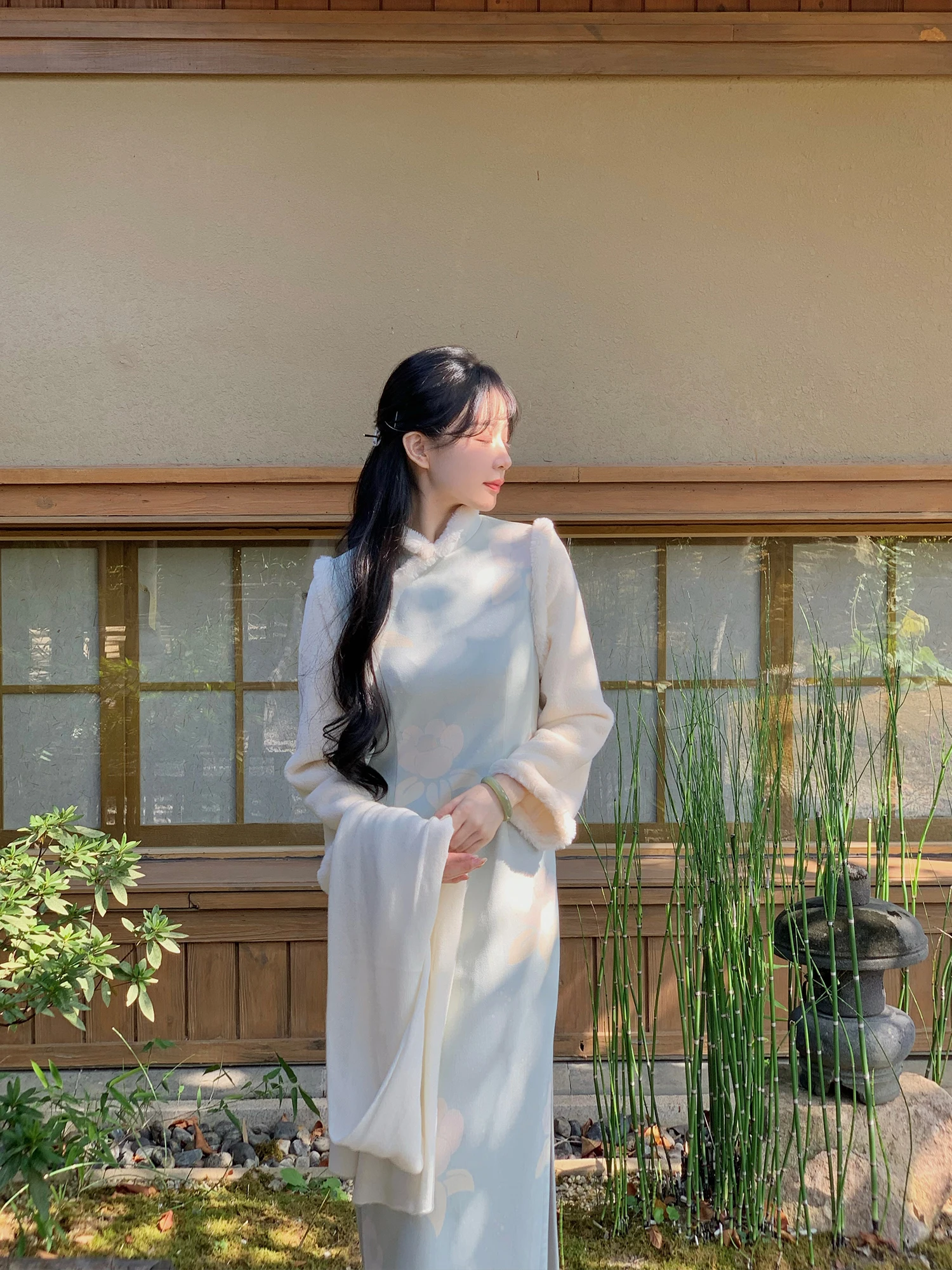 Новый китайский комплект из замши и бархата для ранней весны: улучшенный, нежный, в стиле ретро, с поэтическим оттенком в моде
Новый китайский комплект из замши и бархата для ранней весны: улучшенный, нежный, в стиле ретро, с поэтическим оттенком в моде