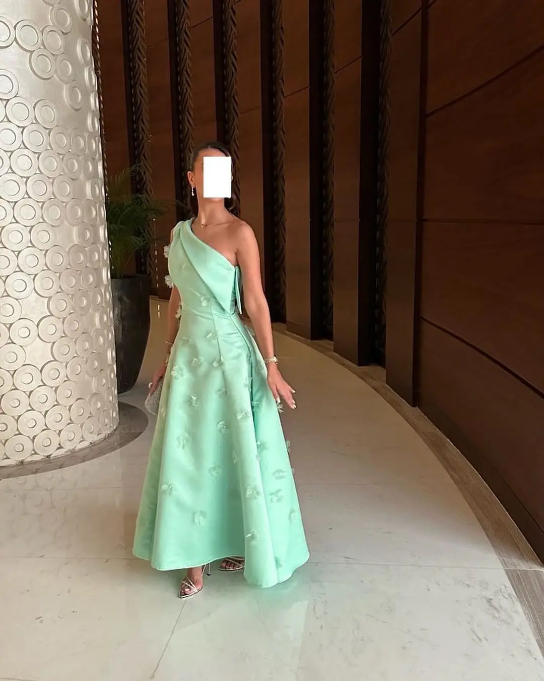 Customized Sleeveless Prom Dresses One Shoulder Pleated Flowers Evening Dresses Floor Length Party Dresses vestidos de fiesta
Customized Sleeveless Prom Dresses One Shoulder Pleated Flowers Evening Dresses Floor Length Party Dresses vestidos de fiesta