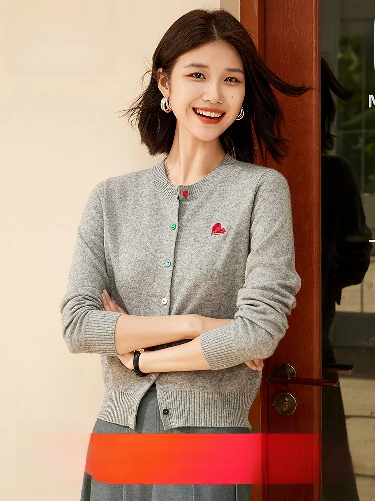 Pure Color Embroidered Knitted Sweater Women's Autumn Winter New Sle Wool Blend Soft Comfortable Long Sve Cardigan
Pure Color Embroidered Knitted Sweater Women's Autumn Winter New Sle Wool Blend Soft Comfortable Long Sve Cardigan