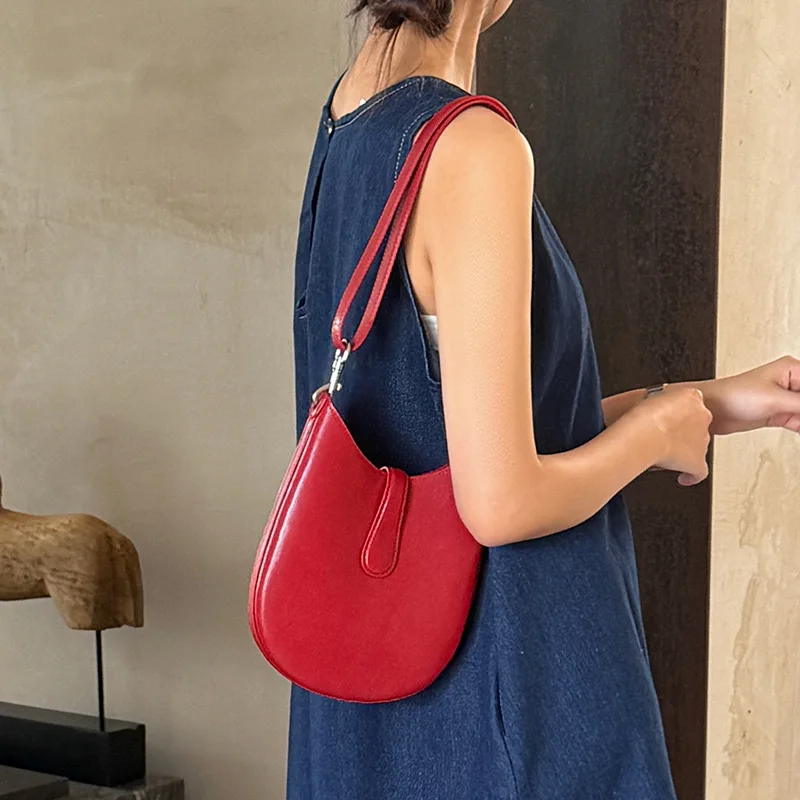 FIRMRANCH Fashionable Elegant Minimalist Niche Cowhide Saddle Bag Women's Crescent Shoulder Crossbody Purse
FIRMRANCH Fashionable Elegant Minimalist Niche Cowhide Saddle Bag Women's Crescent Shoulder Crossbody Purse
