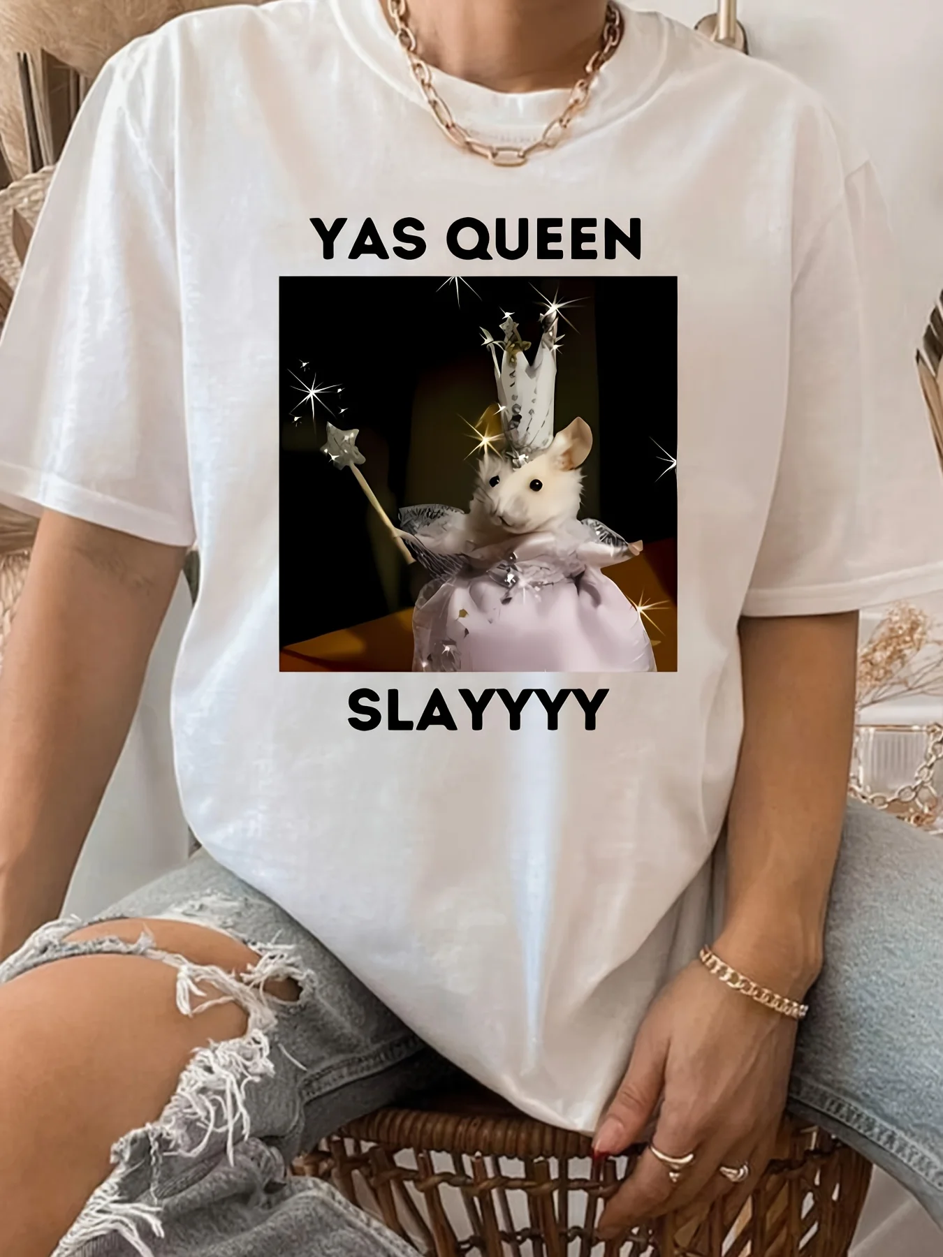 YAS QUEEN SLAYYY letter and magic mouse pattern printed plus size T-shirt fashionable plus size women top
YAS QUEEN SLAYYY letter and magic mouse pattern printed plus size T-shirt fashionable plus size women top