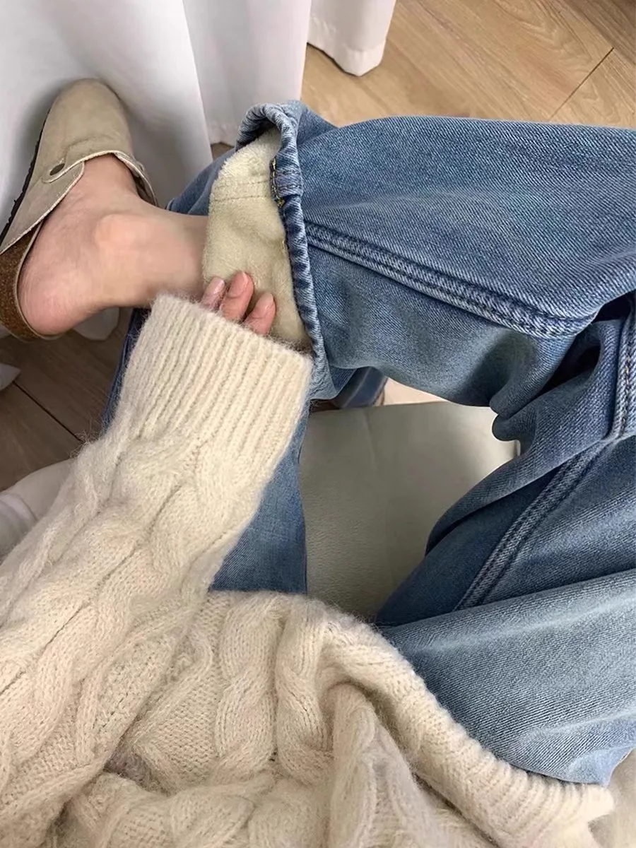 High Waist Thickened Fleece Women's Jeans Loose Slim Straight Leg Pants for Pear Shaped plus Size Comfortable Winter Denim
High Waist Thickened Fleece Women's Jeans Loose Slim Straight Leg Pants for Pear Shaped plus Size Comfortable Winter Denim