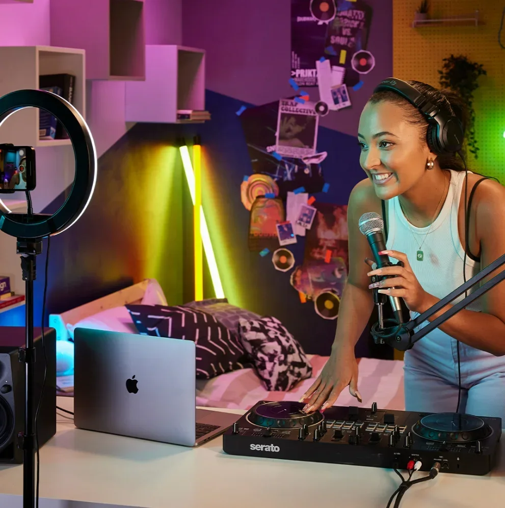 dj controller/audio console mixer
dj controller/audio console mixer