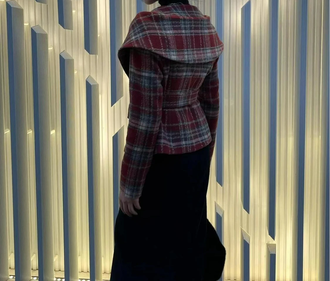 Retro Plaid Woolen Coat Women's Autumn and Winter New Temperament Waist Short Coat
Retro Plaid Woolen Coat Women's Autumn and Winter New Temperament Waist Short Coat