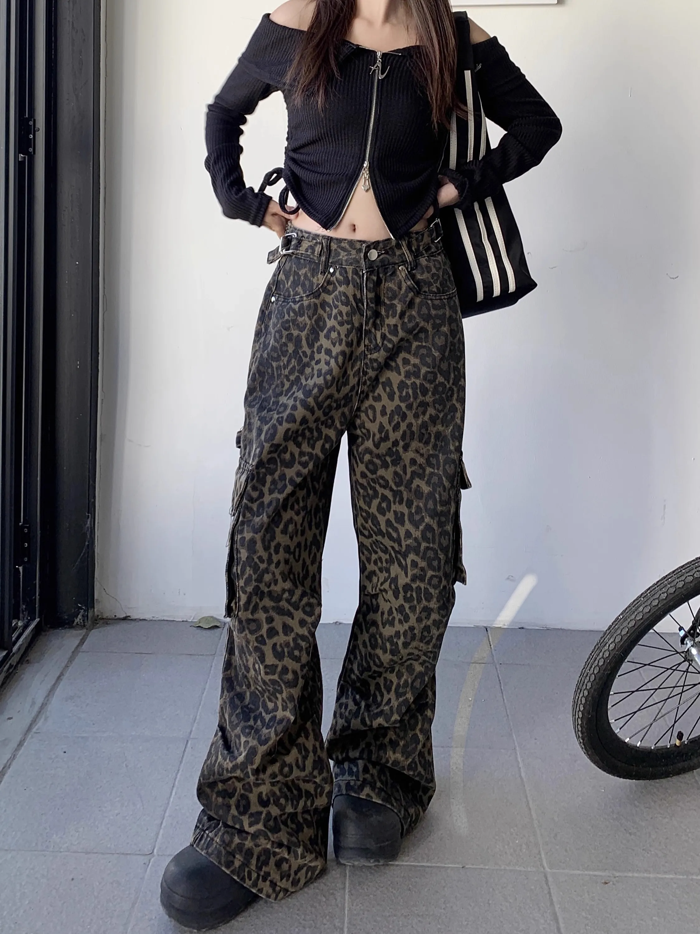 Fashion Leopard Print Wide Leg Pants For Women Loose Pocket High Waist Zipper Trousers Spring Chic Female High Streetwear
Fashion Leopard Print Wide Leg Pants For Women Loose Pocket High Waist Zipper Trousers Spring Chic Female High Streetwear