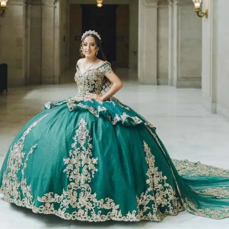 Customized Green Vestidos De 15 Quinceañera Glittered Gold Appliques Lace Ball Gown Tulle Birthday Vestido De Princesas
Customized Green Vestidos De 15 Quinceañera Glittered Gold Appliques Lace Ball Gown Tulle Birthday Vestido De Princesas