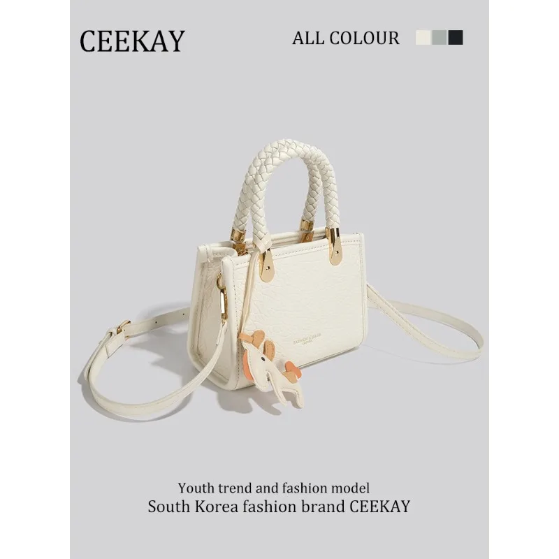 Новая мини-сумка-тоут CEEKAY 2026 с плетеной ручкой, кожаная сумка с тиснением и подвеской в виде оленя, повседневная сумка через плечо для женщин
Новая мини-сумка-тоут CEEKAY 2026 с плетеной ручкой, кожаная сумка с тиснением и подвеской в виде оленя, повседневная сумка через плечо для женщин