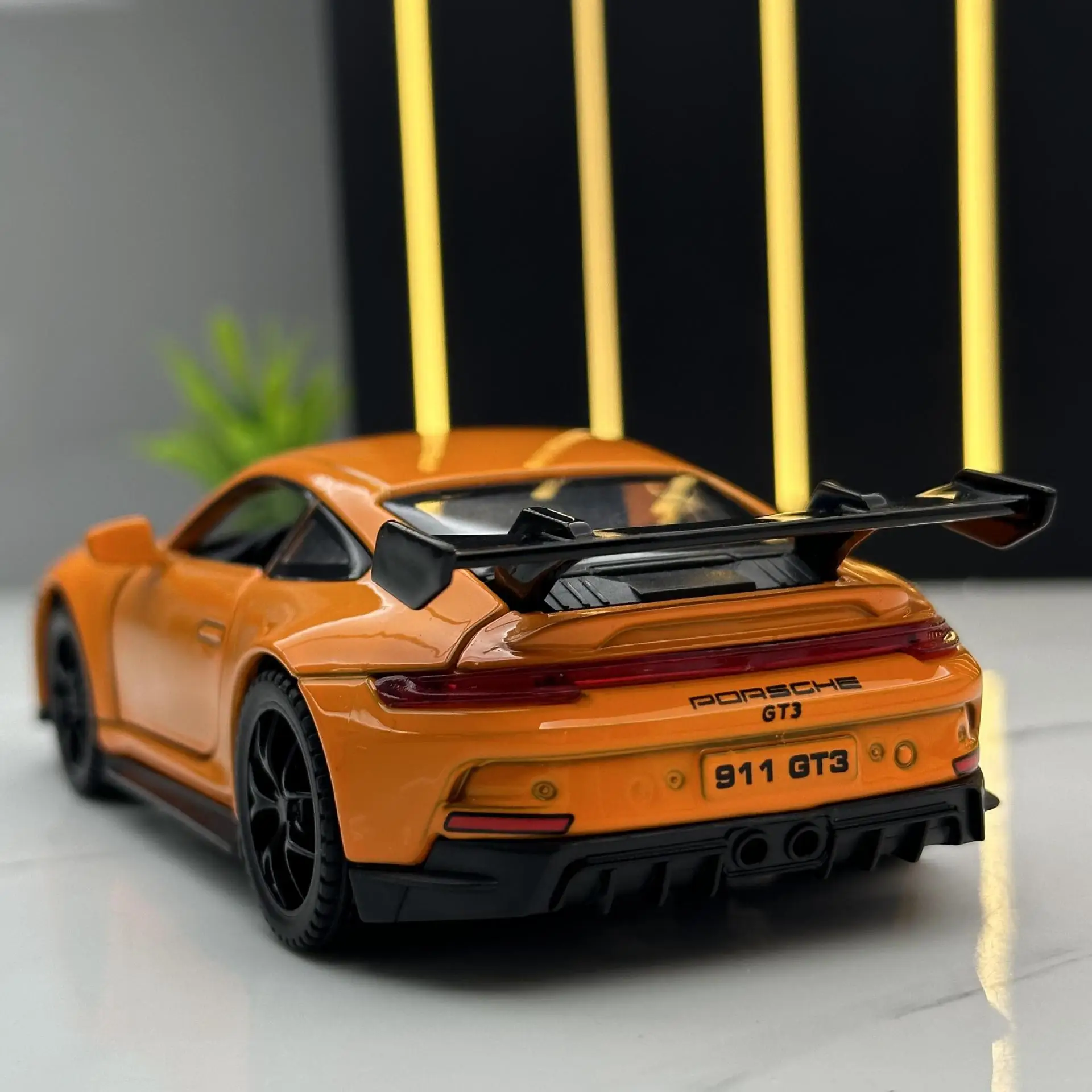 1: 32 Porsche 911GT3 sportscar car model sound and light die-casting toy car and collectible gifts
1: 32 Porsche 911GT3 sportscar car model sound and light die-casting toy car and collectible gifts