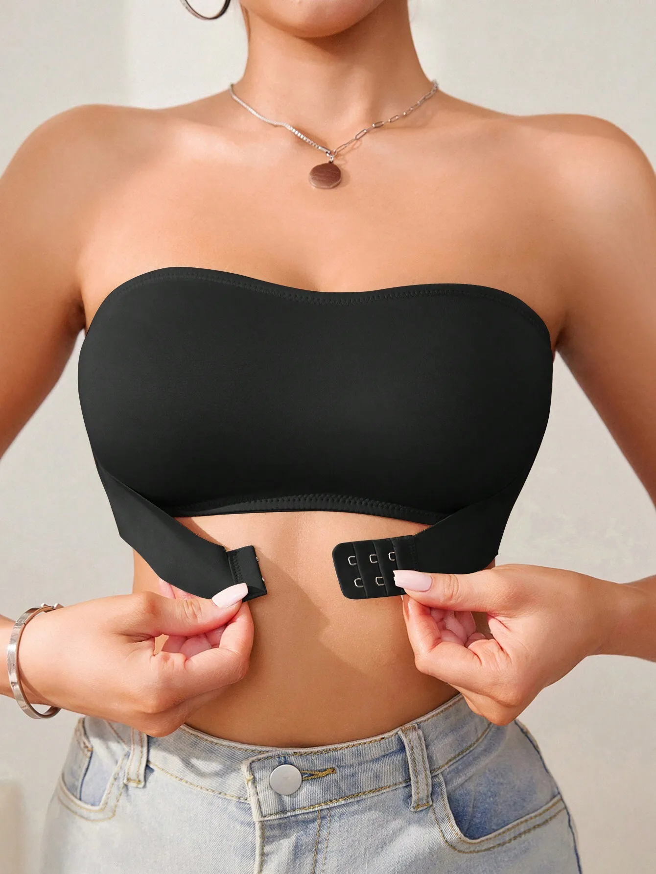 Women Front Closure Single Layer Wireless Bra (1pc)
Women Front Closure Single Layer Wireless Bra (1pc)