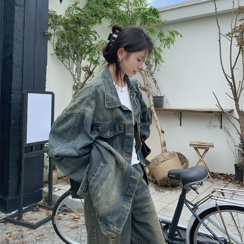 Винтажная потертая джинсовая куртка для женщин, свободная посадка в уличном стиле, повседневная байкерская куртка с многослойной верхней одеждой в стиле ретро на весну и осень 
Винтажная потертая джинсовая куртка для женщин, свободная посадка в уличном стиле, повседневная байкерская куртка с многослойной верхней одеждой в стиле ретро на весну и осень