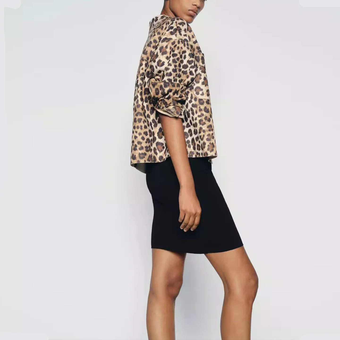 Fall 2025 Women's Faion Velvet Texture Leopard Print Jaet Coat Z Brand European Sle Regular Length Other Material
Fall 2025 Women's Faion Velvet Texture Leopard Print Jaet Coat Z Brand European Sle Regular Length Other Material