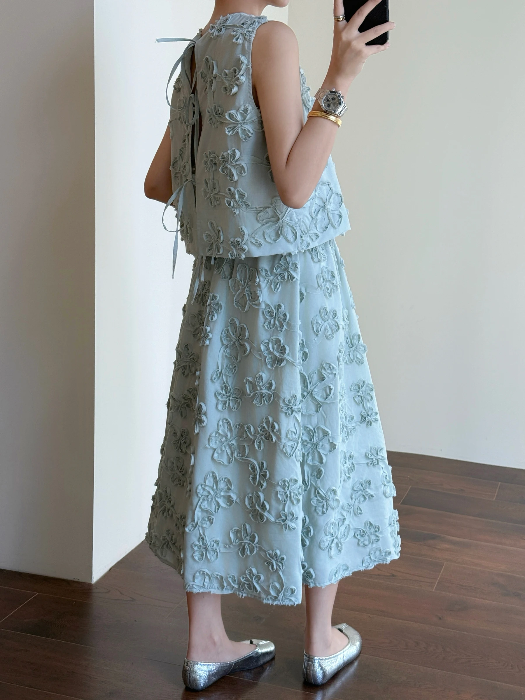 Tasyavan Embroidered 3D Floral Backless Vest Top And A-Line Midi Skirt Set Women's Summer Fashion Outfit Elastic Waist Design
Tasyavan Embroidered 3D Floral Backless Vest Top And A-Line Midi Skirt Set Women's Summer Fashion Outfit Elastic Waist Design