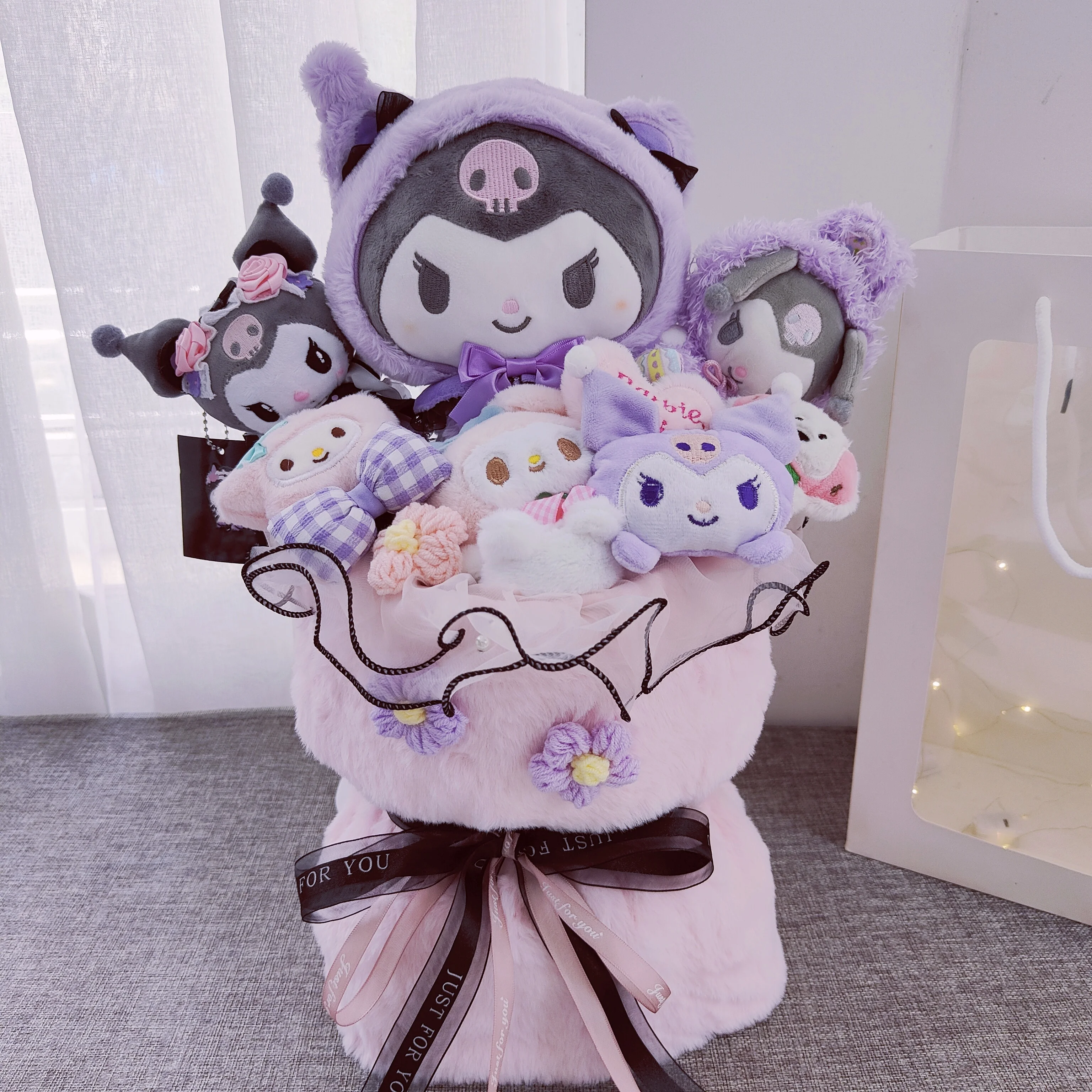 Круглый креативный букет Kuromi Melody Kt Cat, плюшевые игрушки, мягкая кукла, аниме, украшение для комнаты девушки, рождественский подарок
Круглый креативный букет Kuromi Melody Kt Cat, плюшевые игрушки, мягкая кукла, аниме, украшение для комнаты девушки, рождественский подарок
