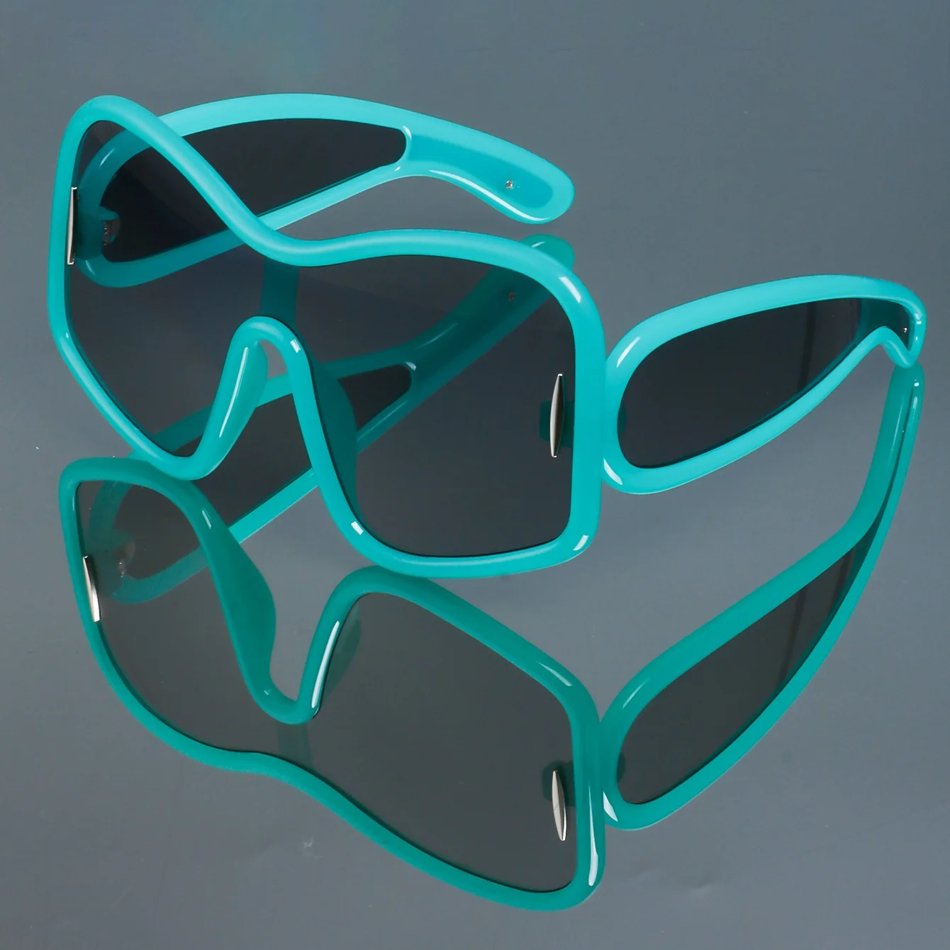 New fashionable retro oversized rectangular glasses, simple and versatile daily casual wear decorative glasses for women and men
New fashionable retro oversized rectangular glasses, simple and versatile daily casual wear decorative glasses for women and men