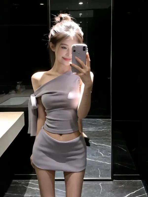 Sexy Tie-Detail Asymmetrical Shoulder Top And High Waist Short Skirt Two-Piece Set for Women Spring Summer Fashion Outfit
Sexy Tie-Detail Asymmetrical Shoulder Top And High Waist Short Skirt Two-Piece Set for Women Spring Summer Fashion Outfit