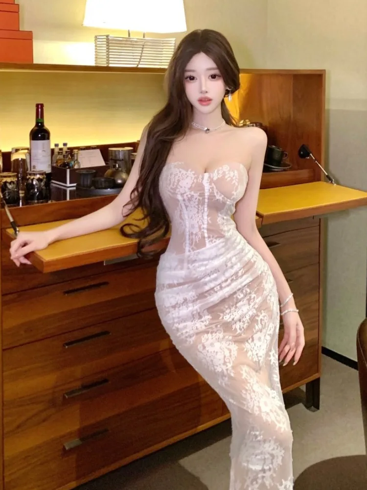 Элегантное вечернее платье с облегающим силуэтом, дизайном из тяжелого кружева и высокой талией, длинная юбка для женщин, осенне-зимняя коллекция.
Элегантное вечернее платье с облегающим силуэтом, дизайном из тяжелого кружева и высокой талией, длинная юбка для женщин, осенне-зимняя коллекция.