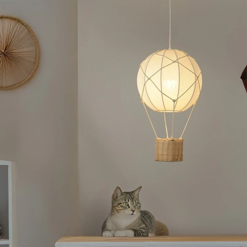 Подвесной светильник с воздушным шаром, простой креативный светодиодный светильник для детской комнаты, тканевый светильник из ротанга, прикроватное украшение для спальни, интерьера
Подвесной светильник с воздушным шаром, простой креативный светодиодный светильник для детской комнаты, тканевый светильник из ротанга, прикроватное украшение для спальни, интерьера