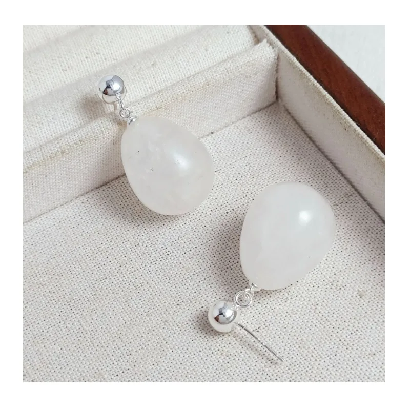 New Fashionable Black and White Agate Earrings Earrings, Personalized High-end Water Drop Earrings, Women's Niche Design Light L
New Fashionable Black and White Agate Earrings Earrings, Personalized High-end Water Drop Earrings, Women's Niche Design Light L
