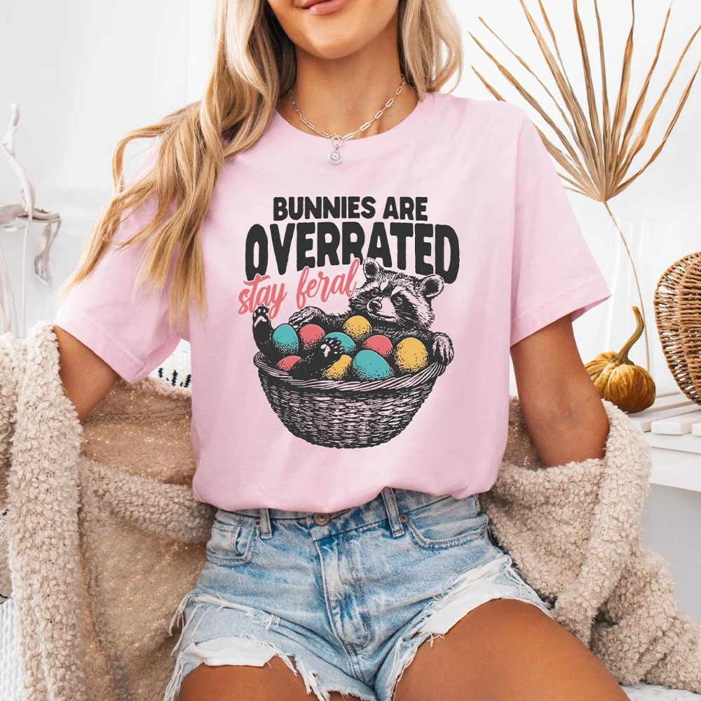 Женская рубашка «Bunnies Overrated Stay Feral», забавная футболка с круглым вырезом и короткими рукавами с пасхальным енотом, забавная повседневная модная уличная одежда
Женская рубашка «Bunnies Overrated Stay Feral», забавная футболка с круглым вырезом и короткими рукавами с пасхальным енотом, забавная повседневная модная уличная одежда
