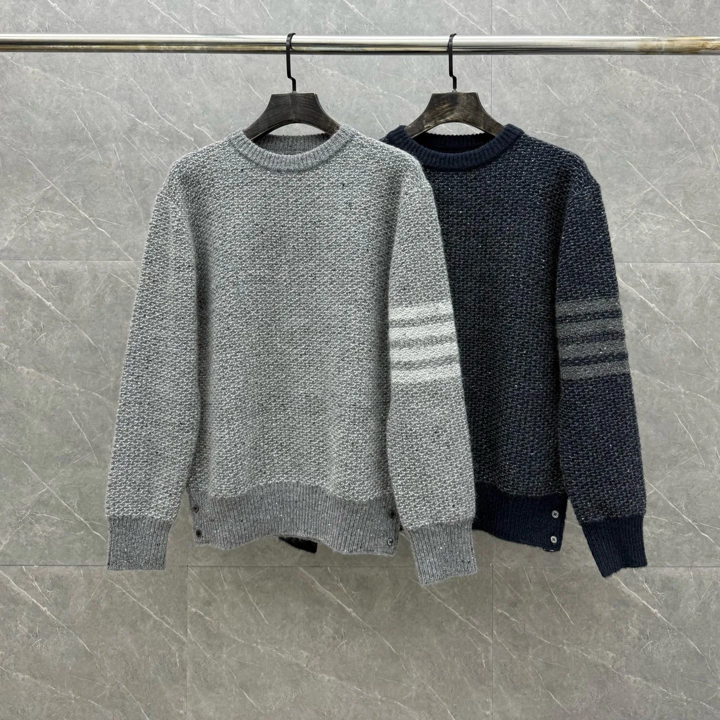 Элитный свитер с узором «Снежинка», длинными рукавами и круглым вырезом, повседневный, очень удобный, из смесовой шерсти, с круглым вырезом горловины.
Элитный свитер с узором «Снежинка», длинными рукавами и круглым вырезом, повседневный, очень удобный, из смесовой шерсти, с круглым вырезом горловины.