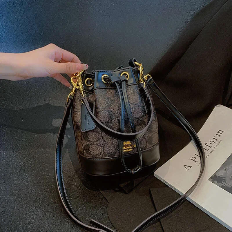 Women's new 202 Autumn/Winter 4 New Fashionable Drawstring Bucket Versatile Western Style Single Shoulder Handheld Crossbody Bag
Women's new 202 Autumn/Winter 4 New Fashionable Drawstring Bucket Versatile Western Style Single Shoulder Handheld Crossbody Bag