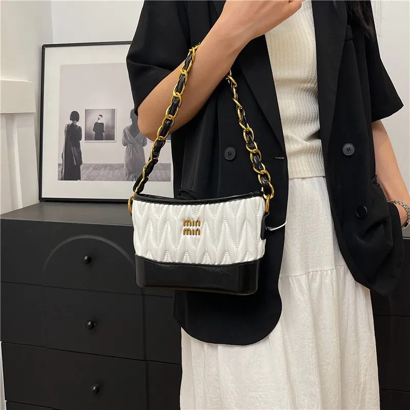 2025 Autumn Winter Women's Chain Shoulder Bag, Minimalist Crossbody Purse, Vintage Quilted Design, Multi-way Stylish Handbag
2025 Autumn Winter Women's Chain Shoulder Bag, Minimalist Crossbody Purse, Vintage Quilted Design, Multi-way Stylish Handbag