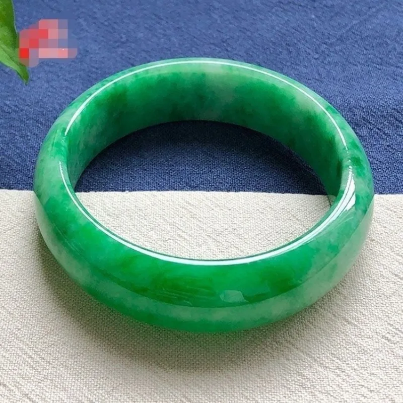 High-end jade bracelet wide version jadeite jade bracelet full of green spicy green jadeite bracelet high-end first-class produc
High-end jade bracelet wide version jadeite jade bracelet full of green spicy green jadeite bracelet high-end first-class produc