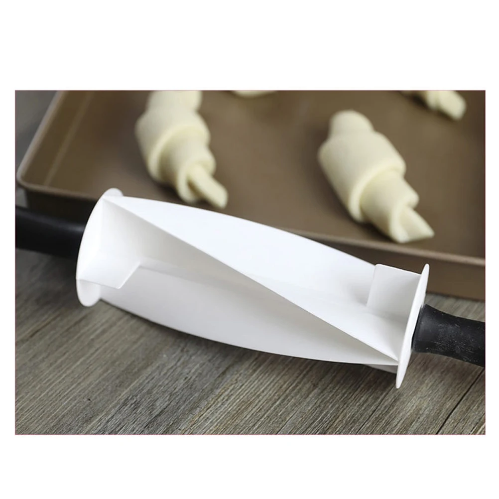 Multi-Functional Dough Cutter Roller Food Grade Plastic Croissant Cutter For Baking Pastry Cake Making Tool Dishwasher Safe
Multi-Functional Dough Cutter Roller Food Grade Plastic Croissant Cutter For Baking Pastry Cake Making Tool Dishwasher Safe