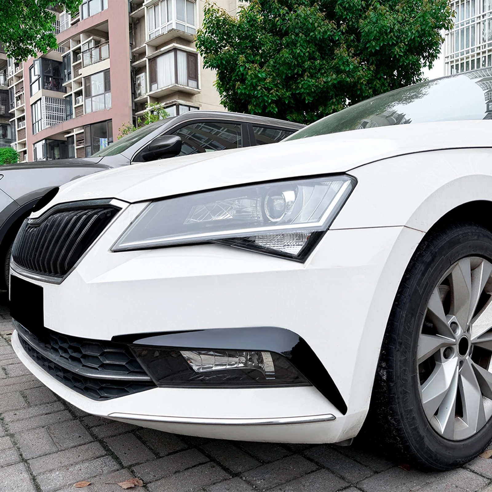 Gloss Black/Carbon Fiber Look Front Bumper Side Air Vent Trim Fog Light Frame Cover Canard Spoiler Lip For Superb MK3 2015-2019
Gloss Black/Carbon Fiber Look Front Bumper Side Air Vent Trim Fog Light Frame Cover Canard Spoiler Lip For Superb MK3 2015-2019