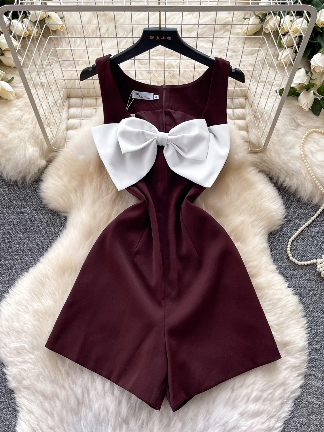 Anti-Aging Knot High Waist Shorty Onesie for Women Simple Design Summer Straight Leg Jumpsuit Slimming Effect
Anti-Aging Knot High Waist Shorty Onesie for Women Simple Design Summer Straight Leg Jumpsuit Slimming Effect