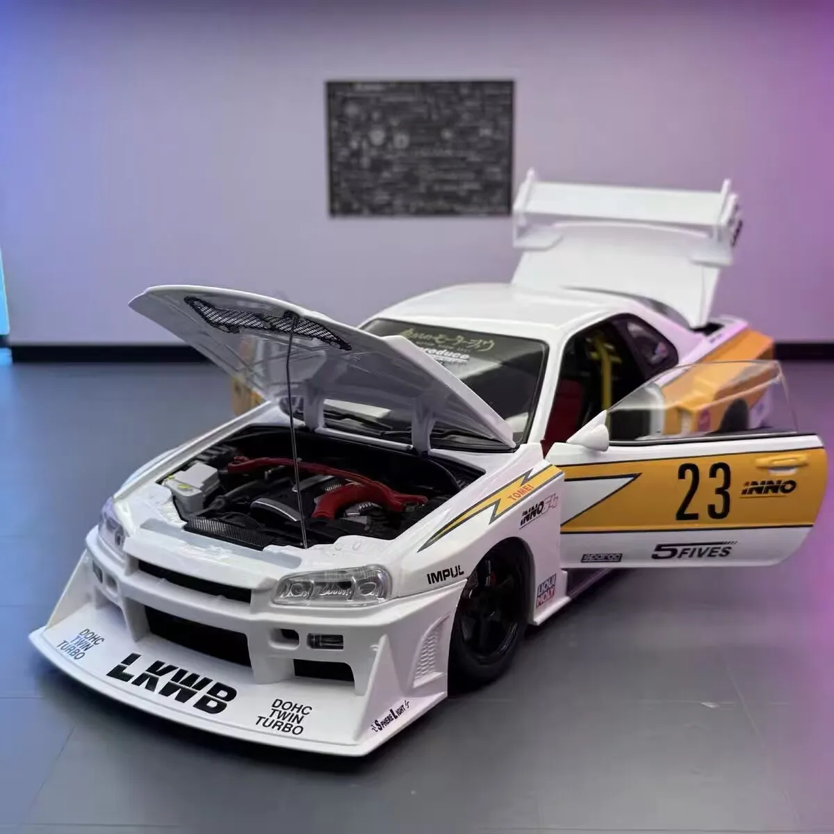 1:18 Nissan Skyline Ares GTR R34 Alloy Modified Wide Body Sports Car Model Diecast Raing Car Model Sound and Light Kids Toy Gift
1:18 Nissan Skyline Ares GTR R34 Alloy Modified Wide Body Sports Car Model Diecast Raing Car Model Sound and Light Kids Toy Gift