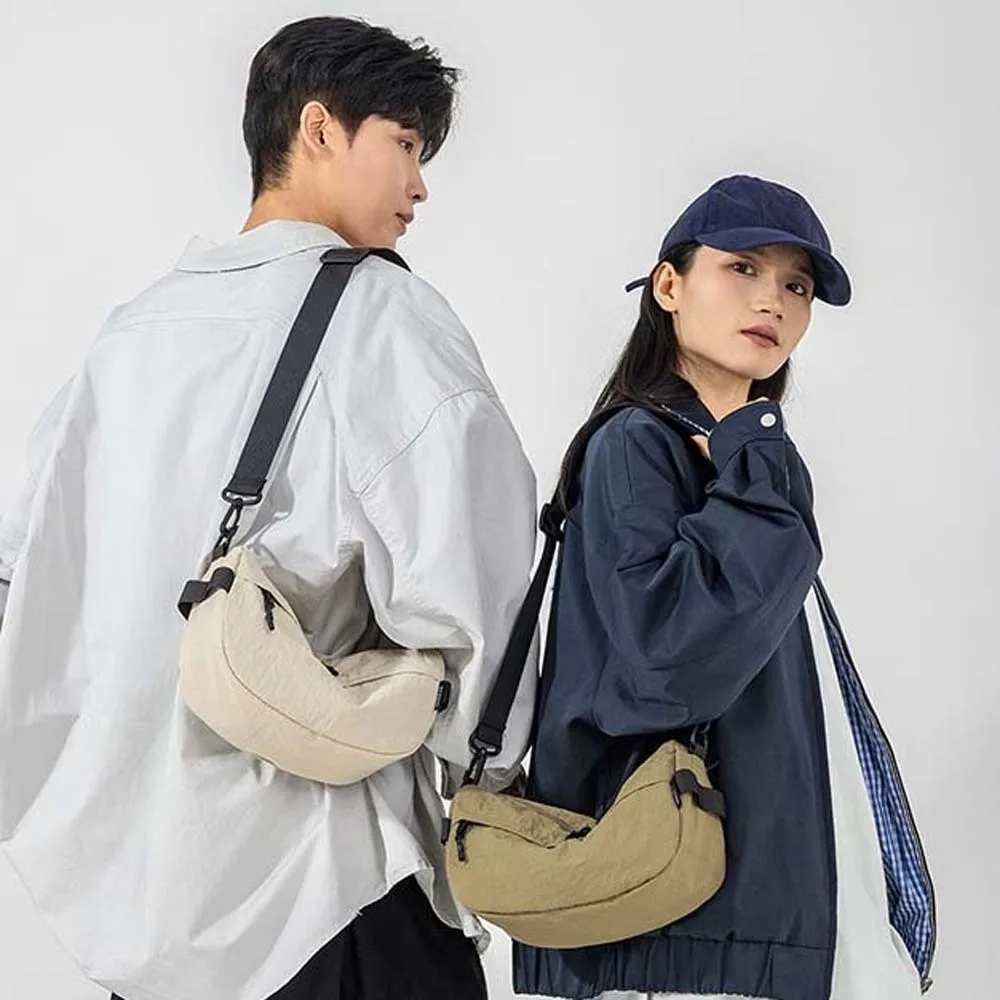 Large Capacity Nylon Messenger Pouch Anti-splash Water Minimalist Men's Crossbody Bag Solid Color Lightweight
Large Capacity Nylon Messenger Pouch Anti-splash Water Minimalist Men's Crossbody Bag Solid Color Lightweight