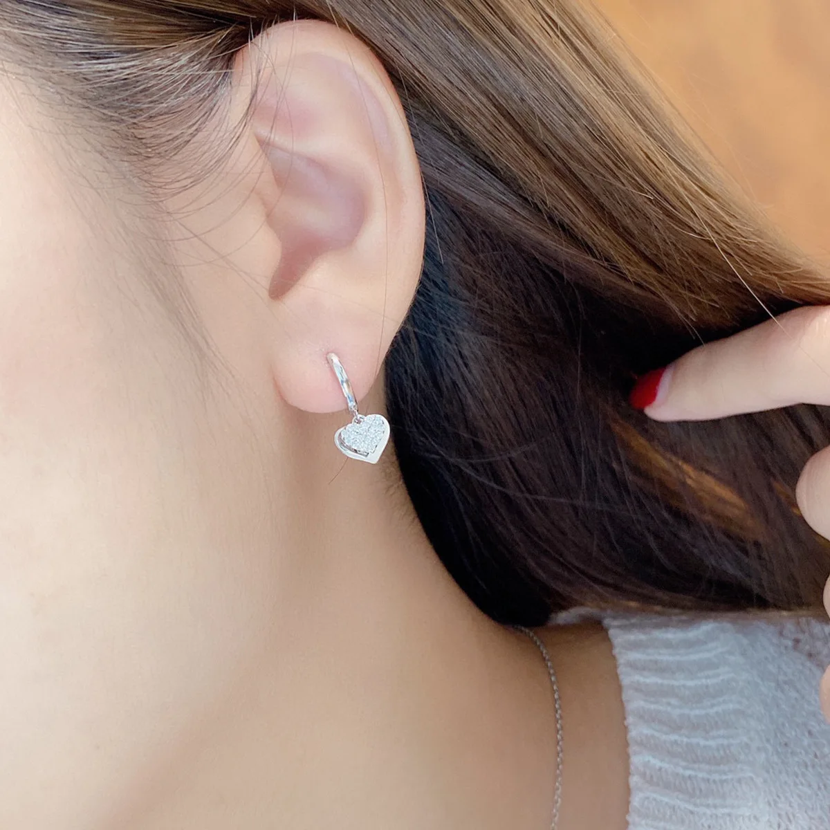 Hot-selling Fashion 925 Silver Full CZ Zircons Heart Ear Hook For Women AU750 Real White Gold Drop Dangle Earring Chic Jewellery
Hot-selling Fashion 925 Silver Full CZ Zircons Heart Ear Hook For Women AU750 Real White Gold Drop Dangle Earring Chic Jewellery