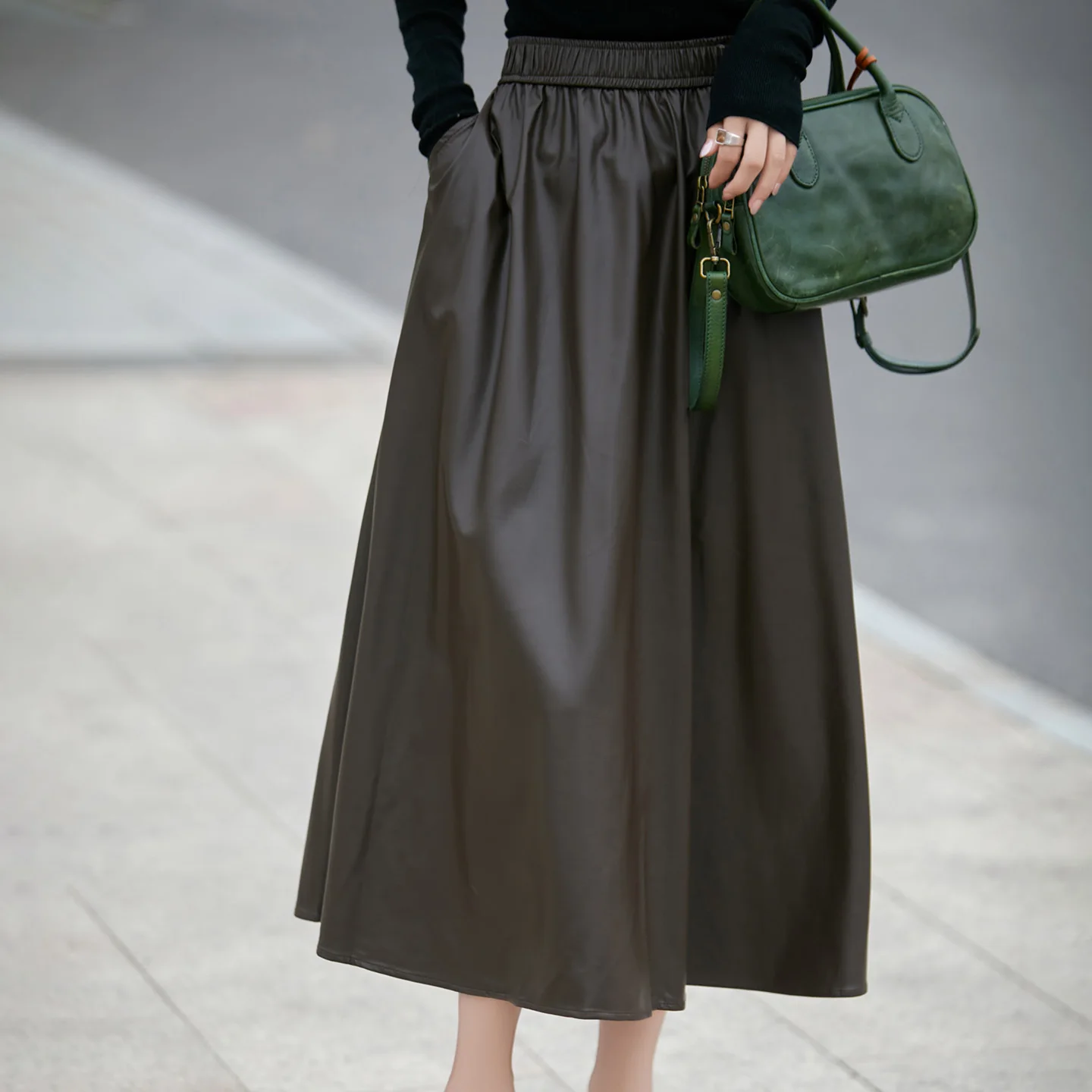 Autumn And Winter New A-Shaped Skirt Female Long Elastic Waist Slim Temperament PU Leather Skirt
Autumn And Winter New A-Shaped Skirt Female Long Elastic Waist Slim Temperament PU Leather Skirt