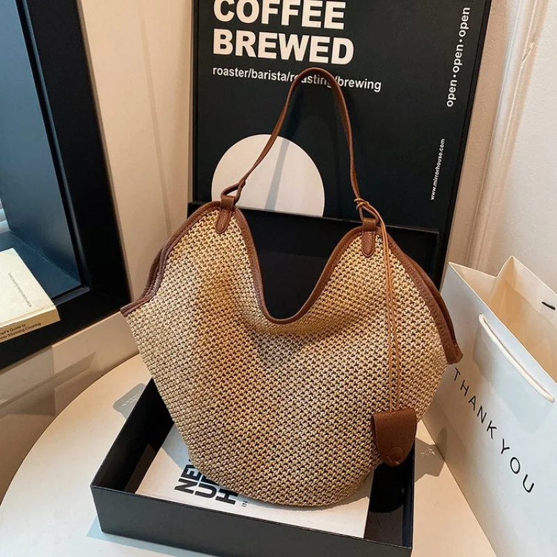 Шикарная женская сумка через плечо, высококачественная кожаная сумка через плечо от известного дизайнера, элегантный вид
Шикарная женская сумка через плечо, высококачественная кожаная сумка через плечо от известного дизайнера, элегантный вид