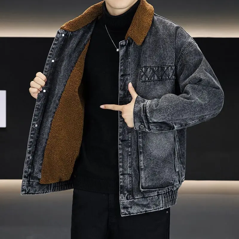2025 Autumn Winter Lamb's Wool Lapel Jacket Men's Casual Retro Workwear Thicken Warm Single Breasted Denim Jacket Men's Coats
2025 Autumn Winter Lamb's Wool Lapel Jacket Men's Casual Retro Workwear Thicken Warm Single Breasted Denim Jacket Men's Coats