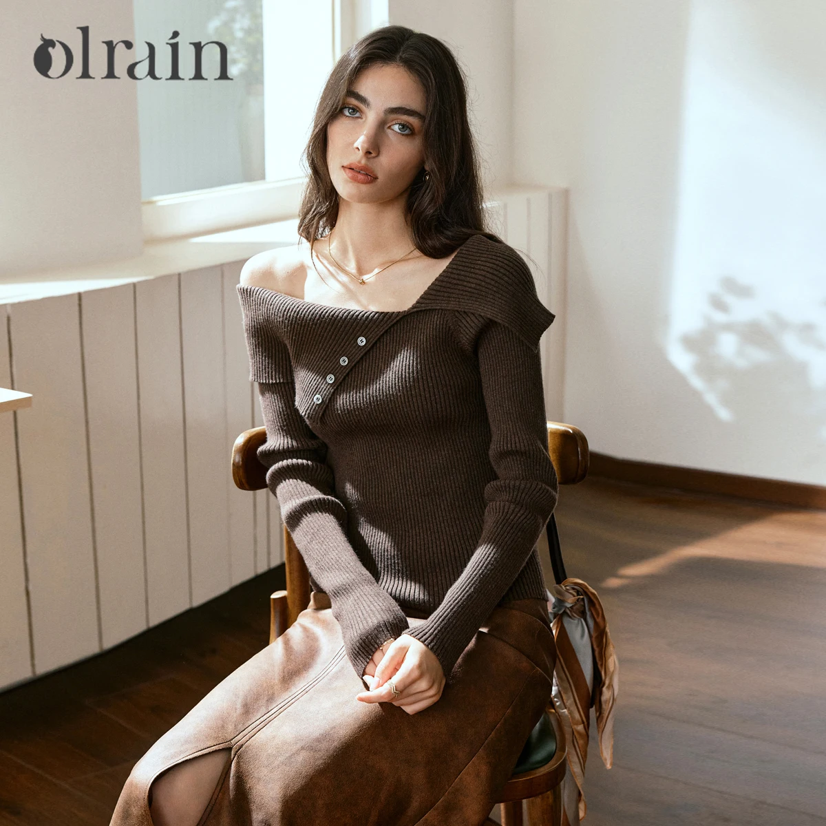 OLrain кофейный трикотаж с разрезом на шее, топы, женские осенние свитера 2025 года, элегантный пуловер с длинными рукавами и пуговицами, женский дизайн O57QZ000936
OLrain кофейный трикотаж с разрезом на шее, топы, женские осенние свитера 2025 года, элегантный пуловер с длинными рукавами и пуговицами, женский дизайн O57QZ000936