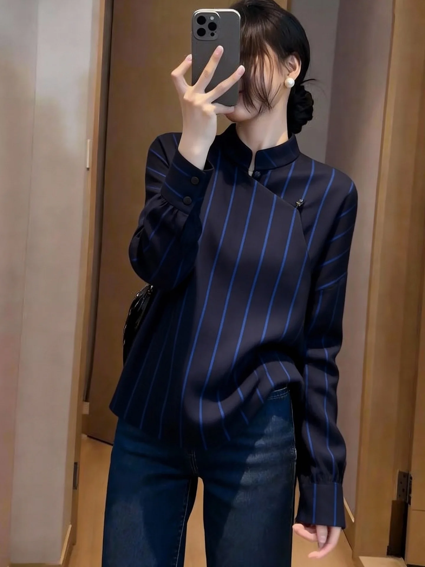 Spring 2026 Women's Casual Long Sleeve Shirt Color Block Design Versatile Loose Fit Commute Style Korean Straight Cut Silk Top
Spring 2026 Women's Casual Long Sleeve Shirt Color Block Design Versatile Loose Fit Commute Style Korean Straight Cut Silk Top