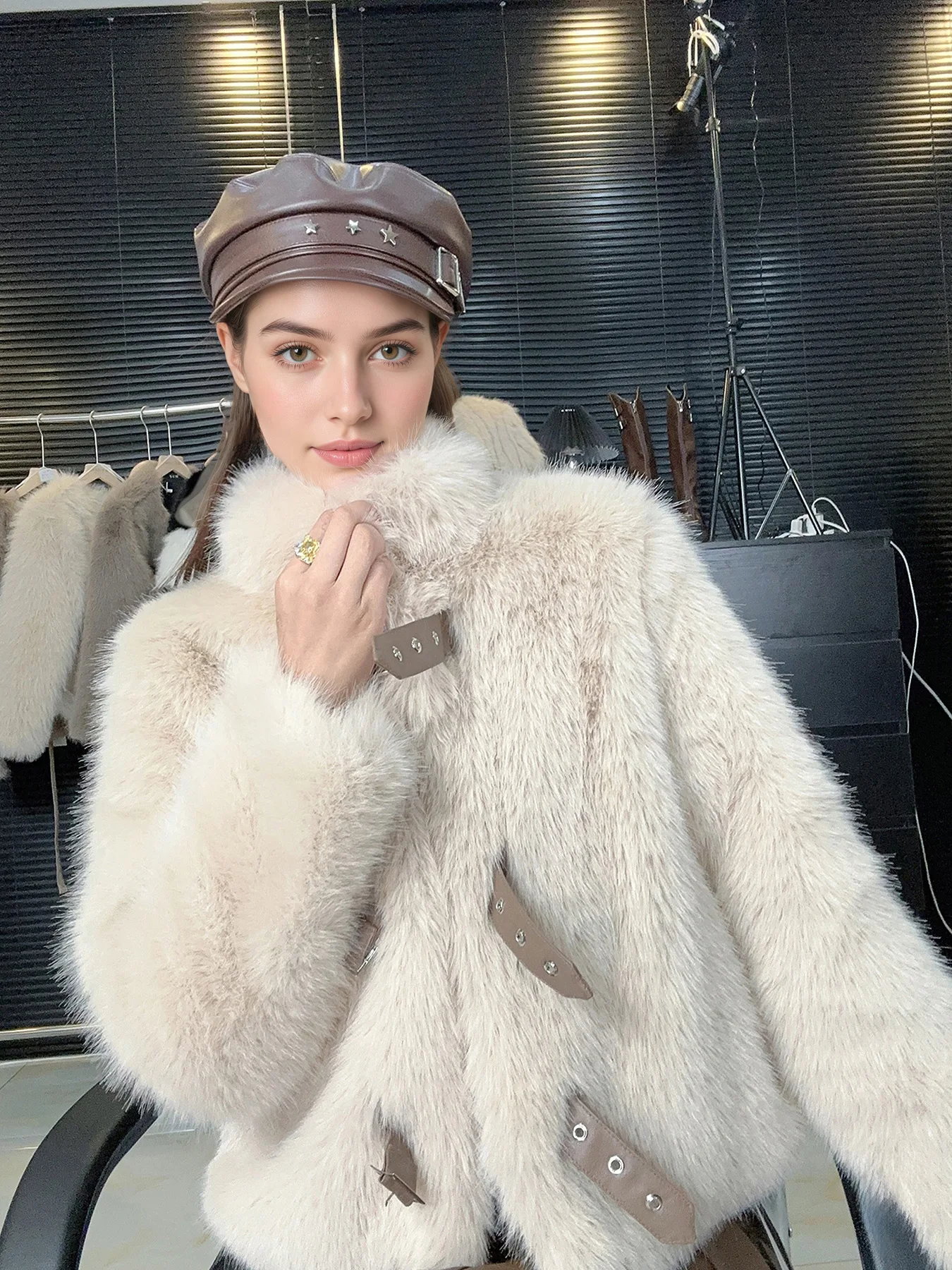 Куртка из искусственного меха, женские пальто, женские натуральные бомберы в стиле пляжа для девочек, винтажные боковые карманы с буквенным принтом и высокой талией, мягкий воротник Ins
Куртка из искусственного меха, женские пальто, женские натуральные бомберы в стиле пляжа для девочек, винтажные боковые карманы с буквенным принтом и высокой талией, мягкий воротник Ins