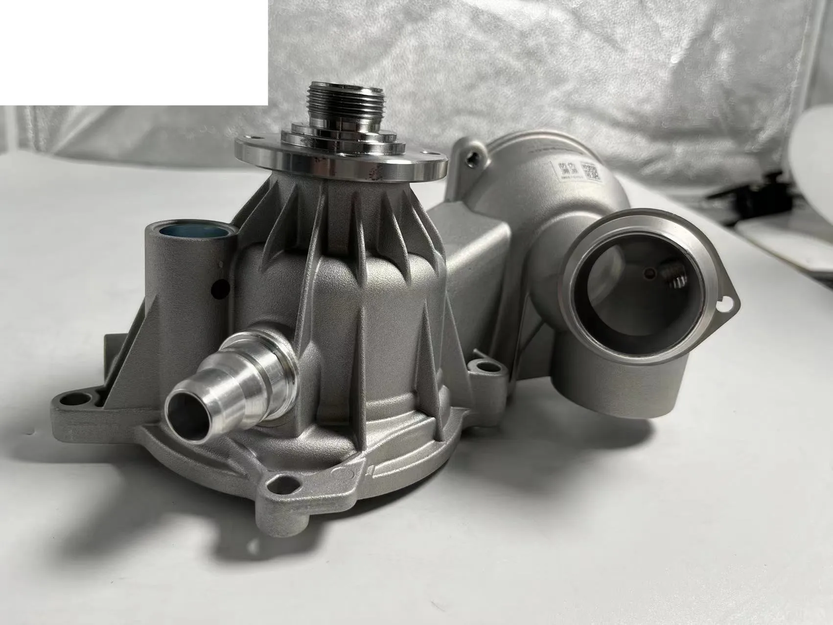 Auto Coolant System Engine WATER PUMP FOR BMW ROLLS ROYCE 7 E65 E66 E67 N73 B60 A N62 B36 A N62 B44 OEM 11517586780
Auto Coolant System Engine WATER PUMP FOR BMW ROLLS ROYCE 7 E65 E66 E67 N73 B60 A N62 B36 A N62 B44 OEM 11517586780
