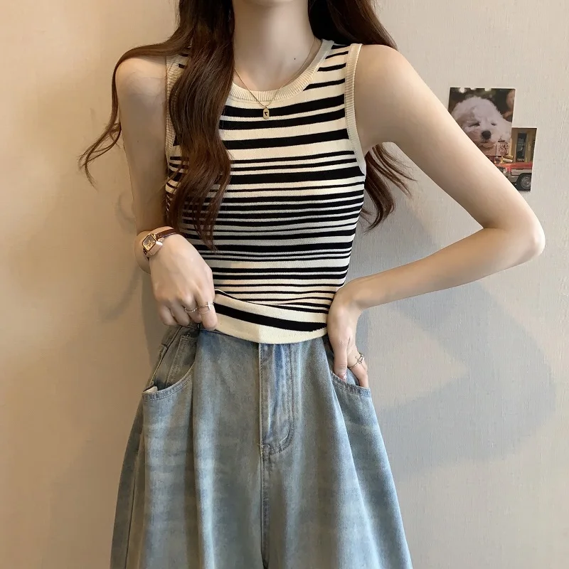 2023 Summer New Striped Tank Top Women's Summer Outwear with Sleeveless Women's T-shirt Short Knit
2023 Summer New Striped Tank Top Women's Summer Outwear with Sleeveless Women's T-shirt Short Knit
