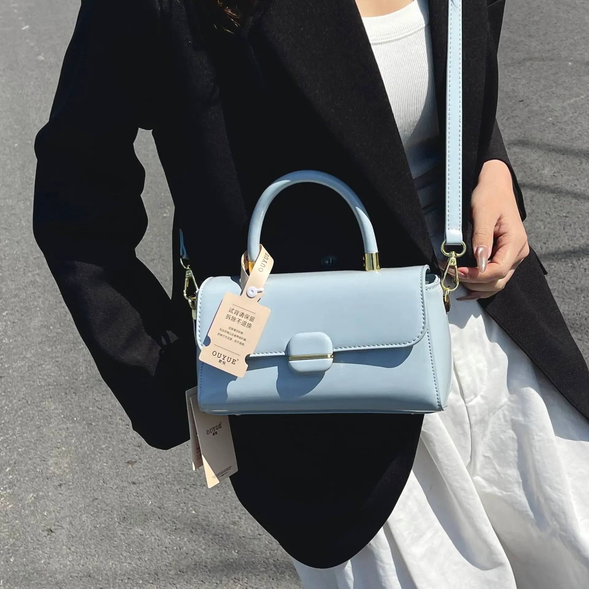 2025 Hot Selling Korean Women's High Quality Commuter Pocket Bag Business Style Leisure Simple Crossbody Bag
2025 Hot Selling Korean Women's High Quality Commuter Pocket Bag Business Style Leisure Simple Crossbody Bag