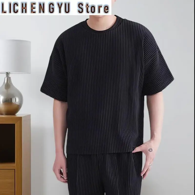 Miyake Pleated T-shirt Short Sleeve Men Fold Top Round Neck Loose Casual Five-quarter Sleeve Solid Summer Pleat T-shirt
Miyake Pleated T-shirt Short Sleeve Men Fold Top Round Neck Loose Casual Five-quarter Sleeve Solid Summer Pleat T-shirt