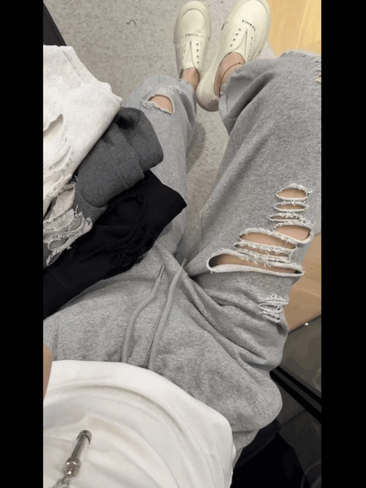 High Waist Drawstring Hole Harlan Pants Slimming Casual Sweatpants Sporty Loose Fit Carrot Shape Pants Summer 2025
High Waist Drawstring Hole Harlan Pants Slimming Casual Sweatpants Sporty Loose Fit Carrot Shape Pants Summer 2025
