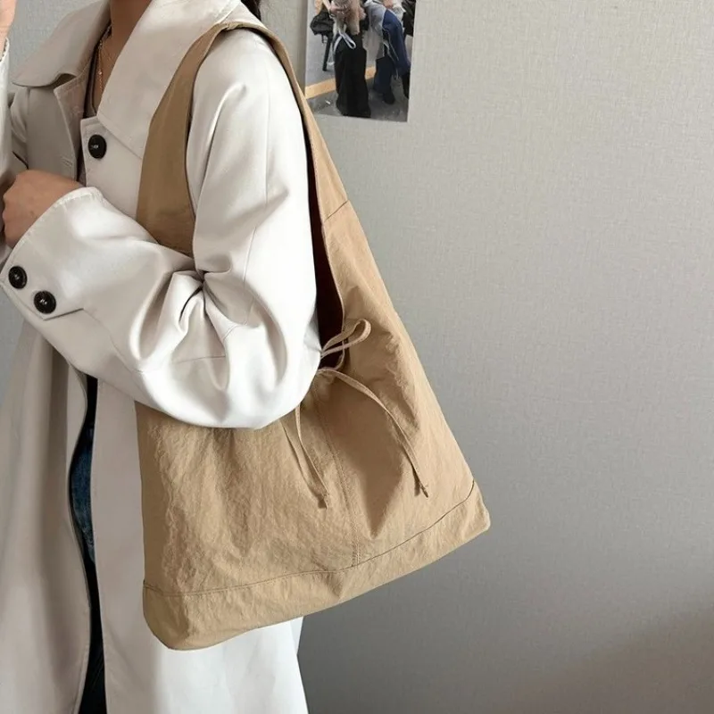 Elegant Women Messenger Tote Bag High End Leather Classic Trendy Paris Style Crossbody Handbag
Elegant Women Messenger Tote Bag High End Leather Classic Trendy Paris Style Crossbody Handbag