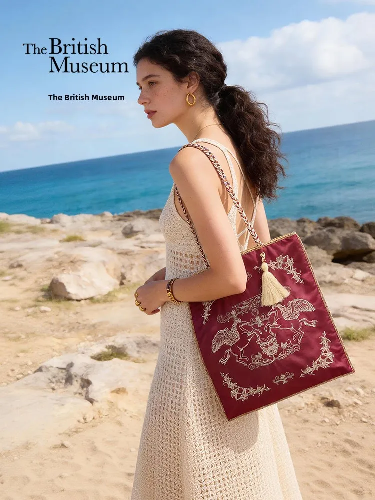 Сумка-тоут на одно плечо с вышивкой из серии «Восточные сны» от Британского музея, легкая, для поездок на работу, новогодний подарок для женщин
Сумка-тоут на одно плечо с вышивкой из серии «Восточные сны» от Британского музея, легкая, для поездок на работу, новогодний подарок для женщин