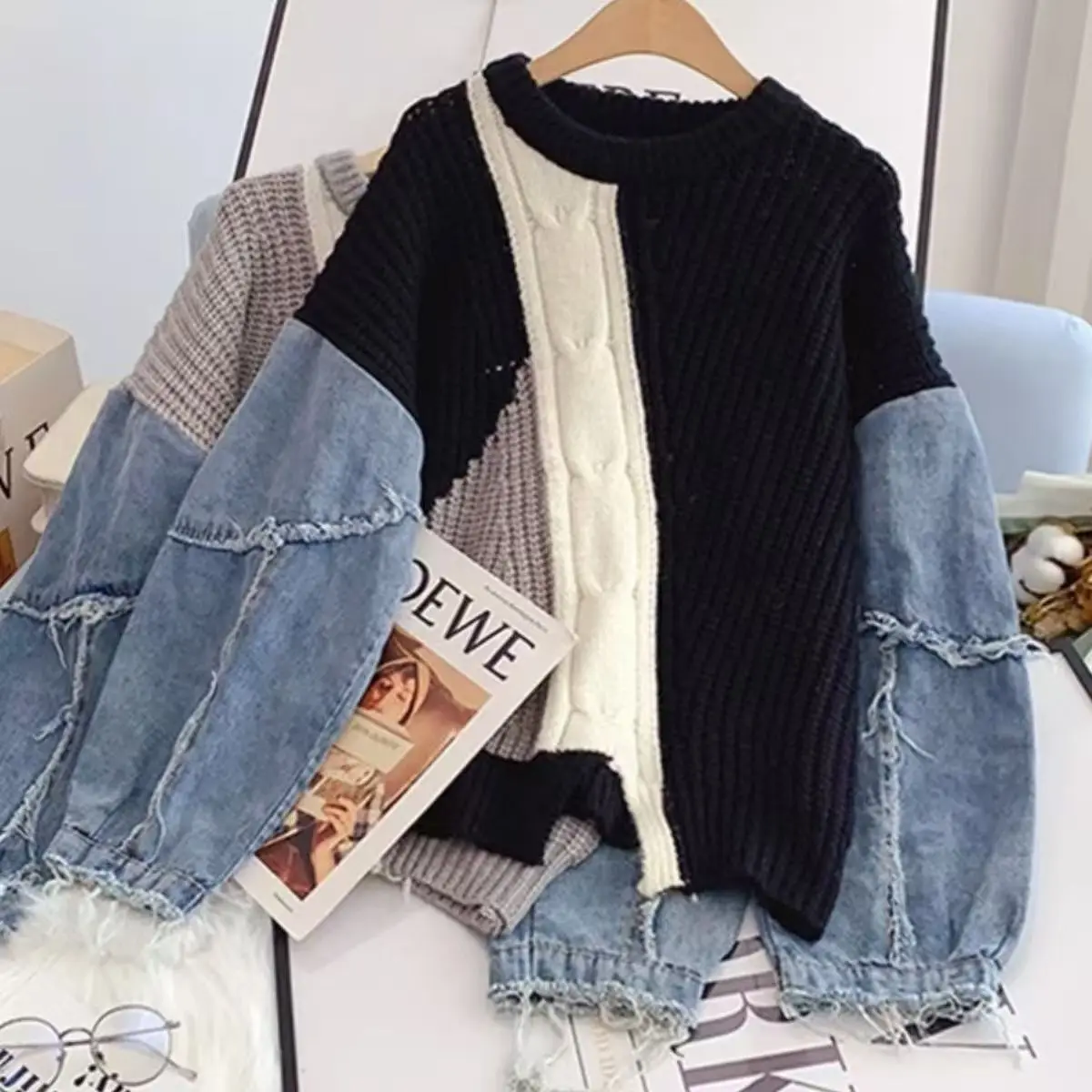 Fashion Denim Splicing Sweater Women Spring Autumn 2025 High Street Pullover Top Loose Long Sleeved O-neck Knit Outwear Coat
Fashion Denim Splicing Sweater Women Spring Autumn 2025 High Street Pullover Top Loose Long Sleeved O-neck Knit Outwear Coat