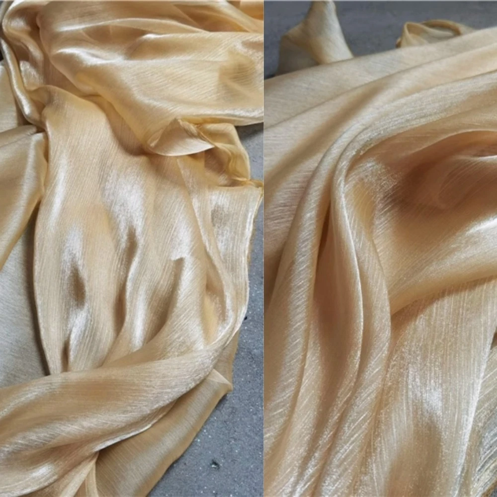 Блестящая 3D текстура из ткани из органзы карамельного золота со льдом и морщинами для официальных платьев от кутюр 
Блестящая 3D текстура из ткани из органзы карамельного золота со льдом и морщинами для официальных платьев от кутюр